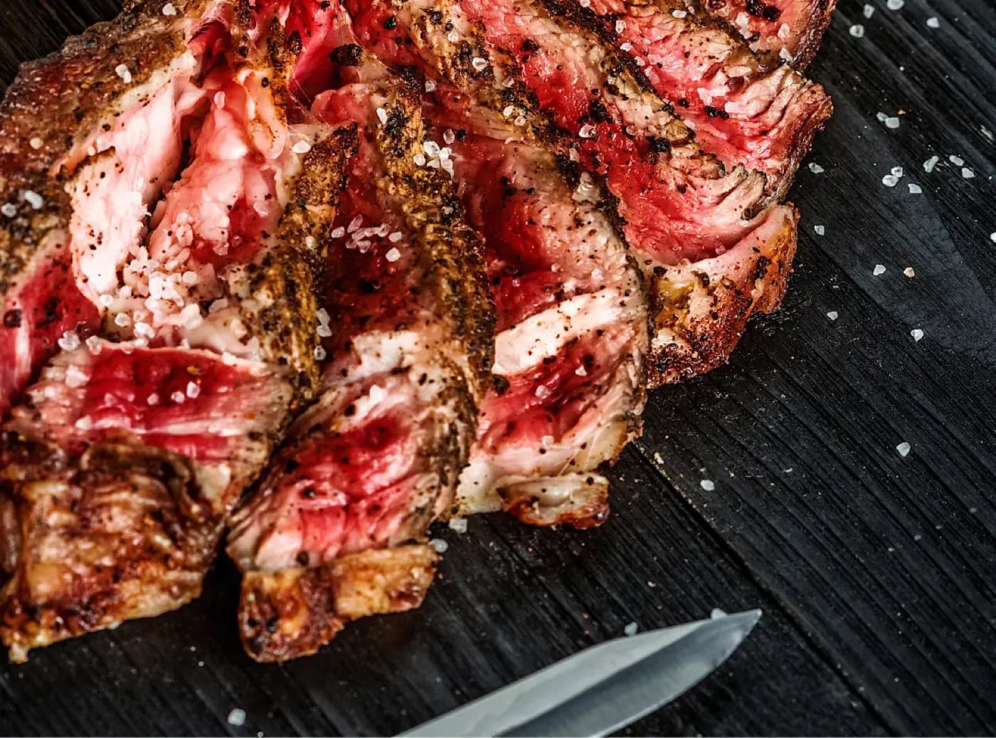 Sale grosso sulla bistecca